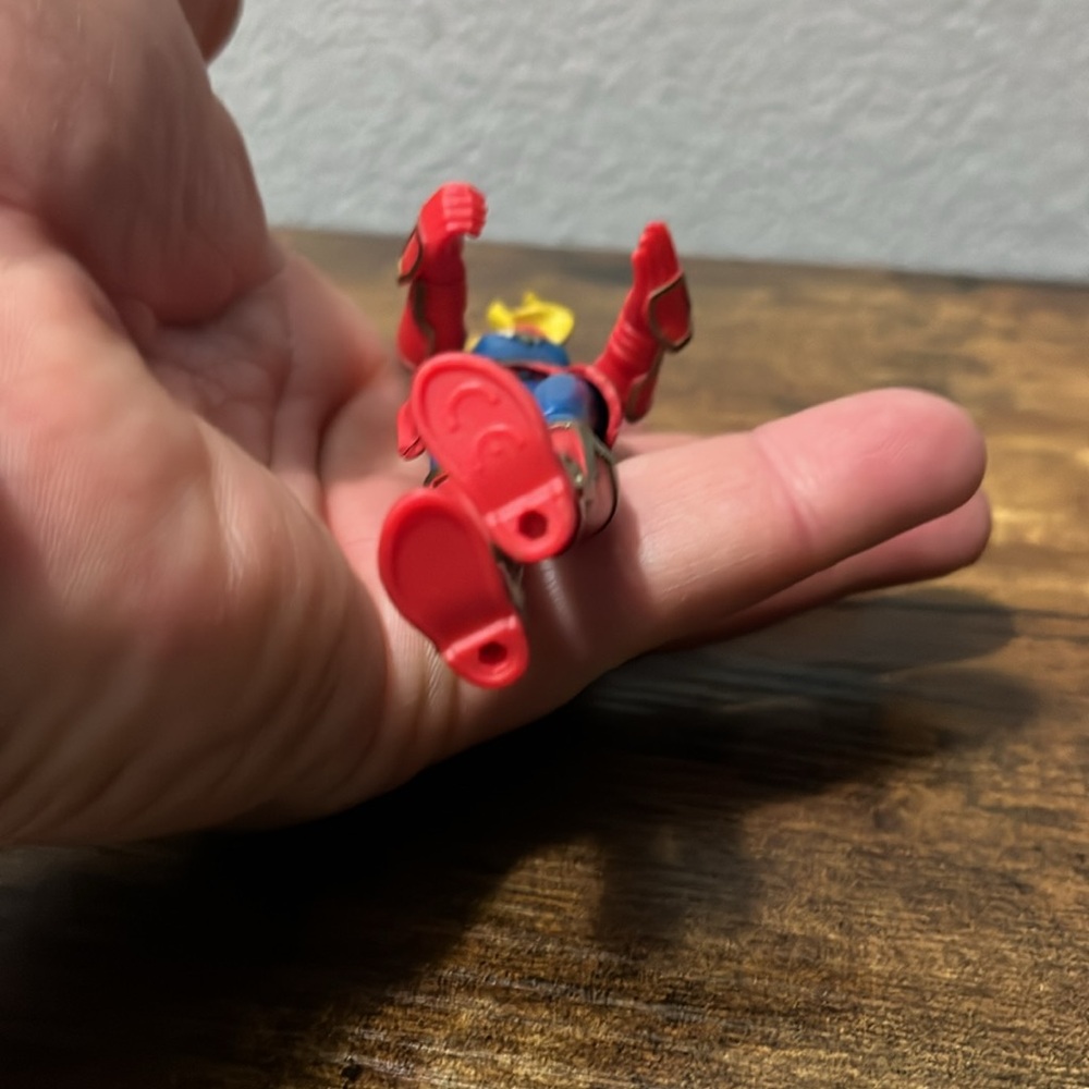 Superhero Action Figure Set - Red and Blue - Picture 10 of 10